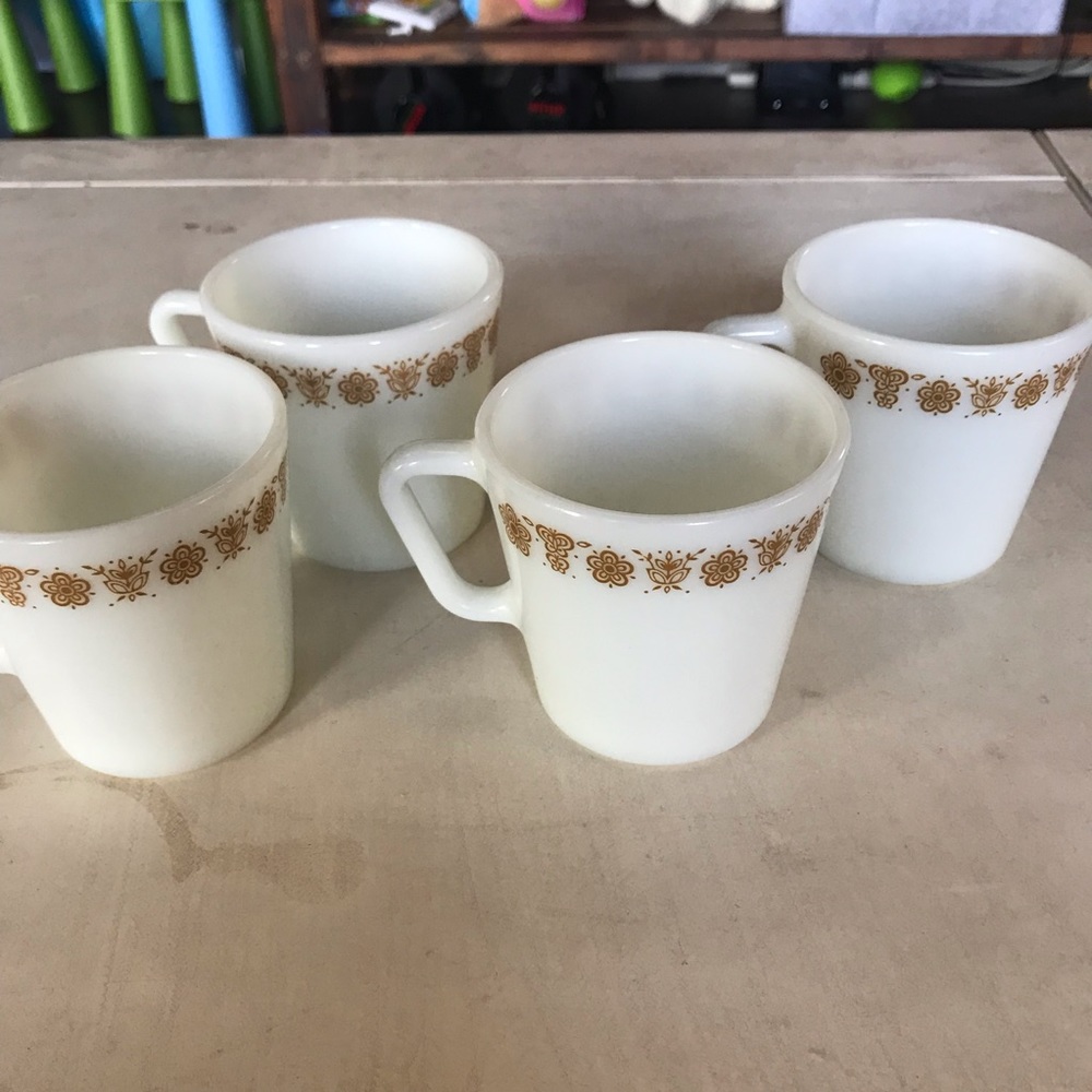 Vintage Pyrex mug set